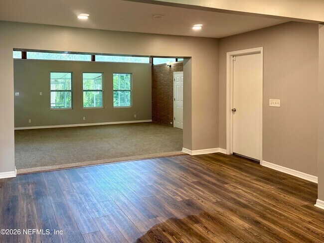Foto del edificio - 7018 Bonnie Brae Ln