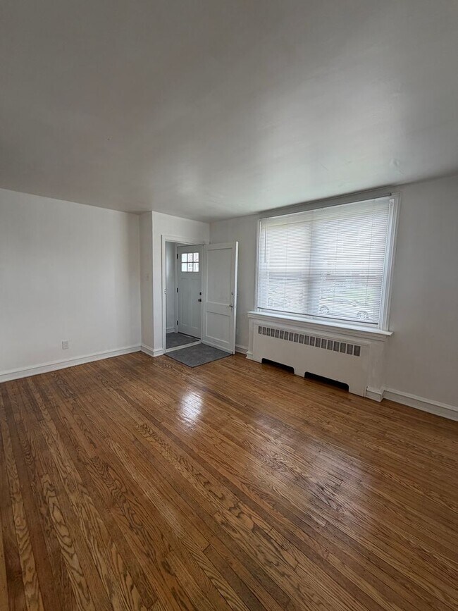 Foto del edificio - 7925 Cedarbrook Ave