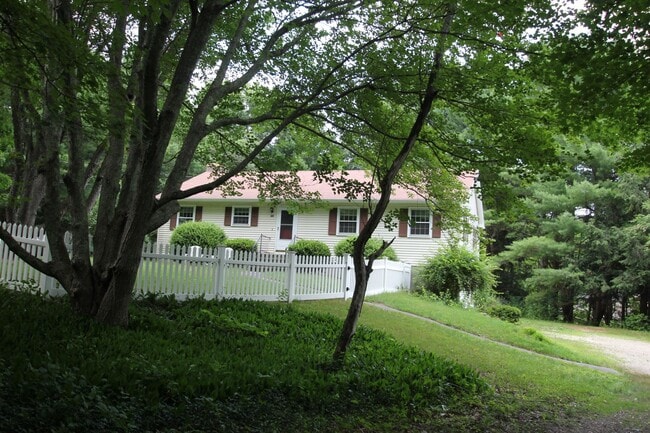Building Photo - Private 4BR Home Close to UConn Campus