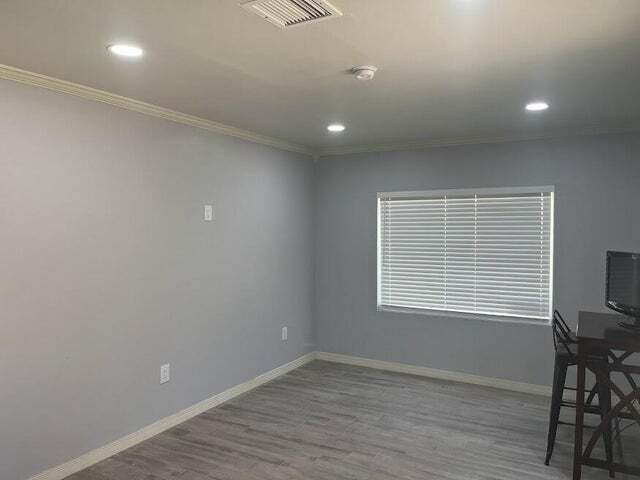 Building Photo - 1310 E San Antonio Ave