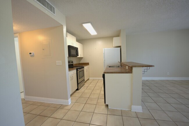 Foto del edificio - 1523 Meadows Cir