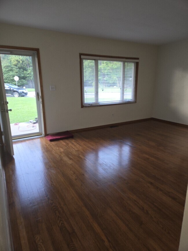 Building Photo - 1512 E Fairwood Dr