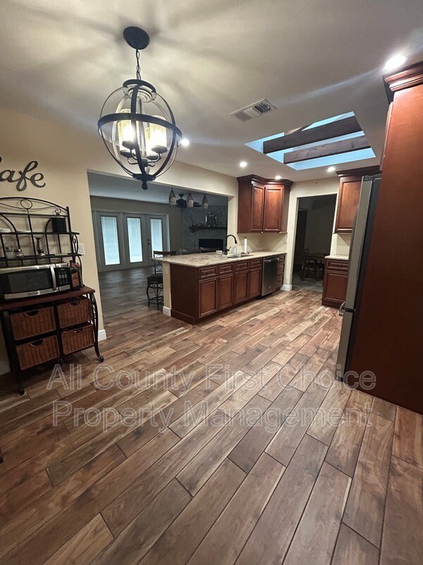 Foto del edificio - 8303 Monarch Cir