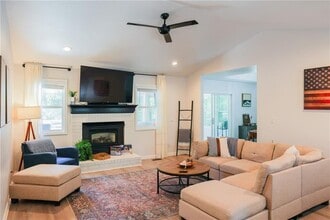 Building Photo - 22 Penrith Dr