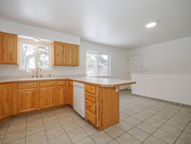 Building Photo - Cosy Rambler in Lehi!