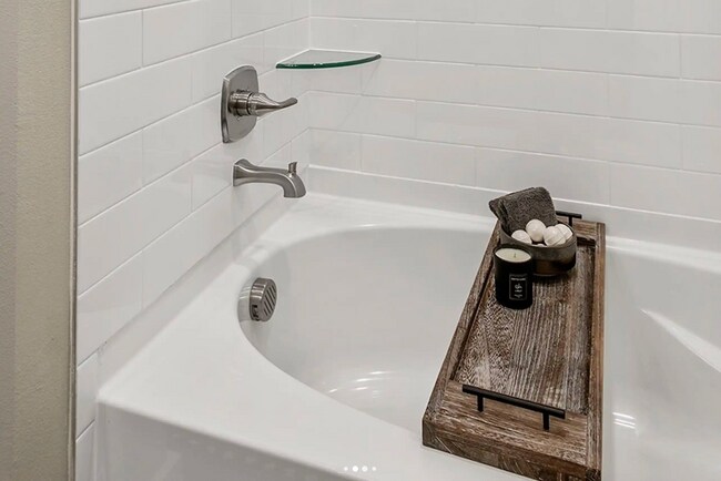 Foto del edificio - 8200 Glenn Day Dr