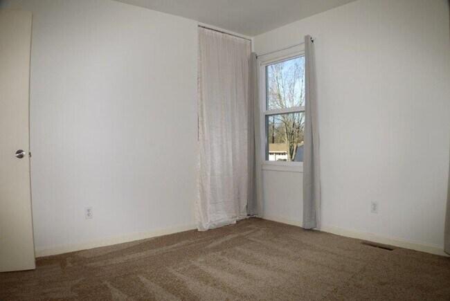 Foto del edificio - 2420 Deerwood Dr