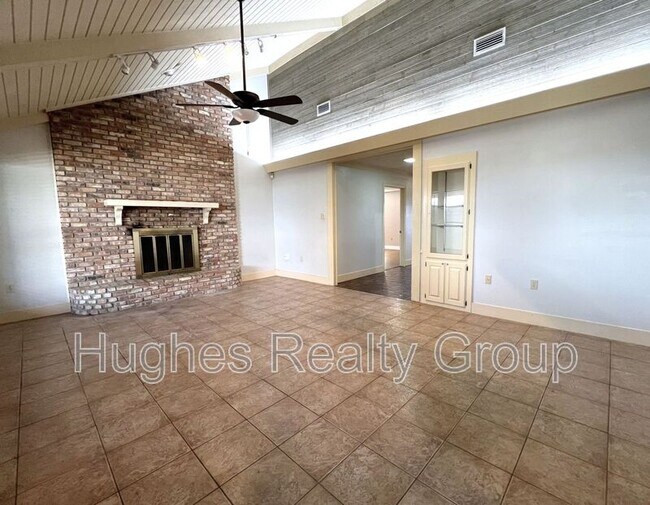 Foto del edificio - 10821 Landsbury Ave