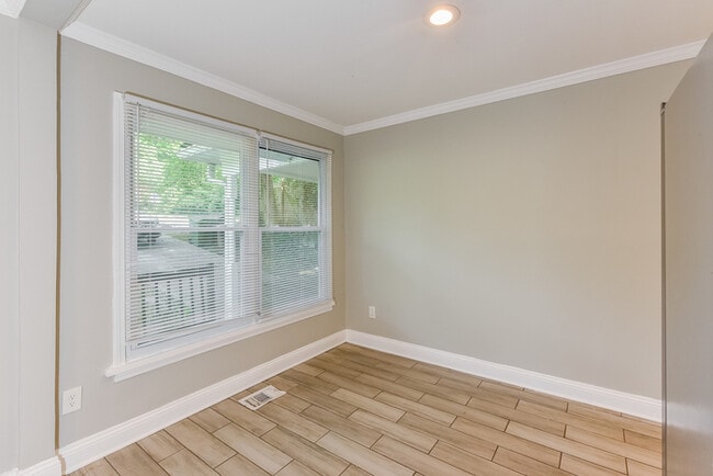 Building Photo - 2023 Akron Dr SE