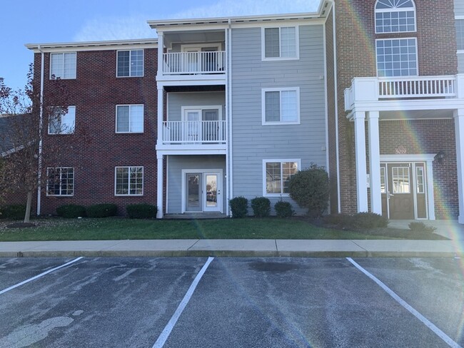 Building Photo - Amazing Southside Condo in Perry Township!