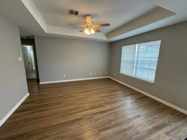 Building Photo - 10237 Hyacinth Ln