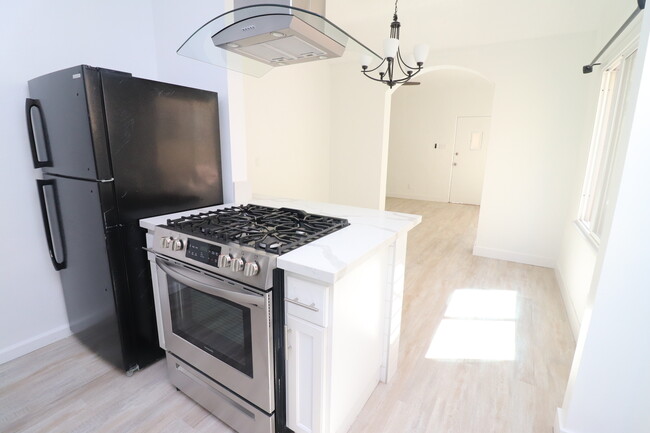 Foto del edificio - 3325 E. 2nd St.