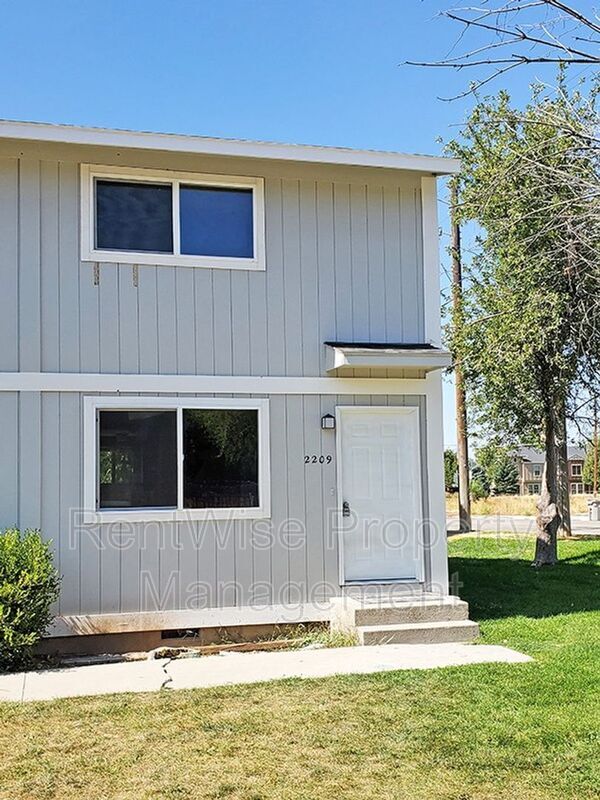 Primary Photo - 2209 S Salmon Ln