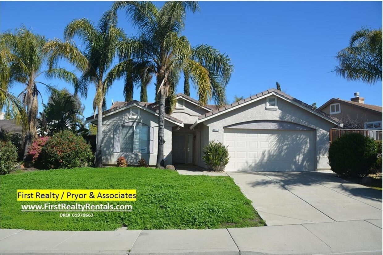 Primary Photo - Updated and clean Dallas Ranch area 4 bedr...