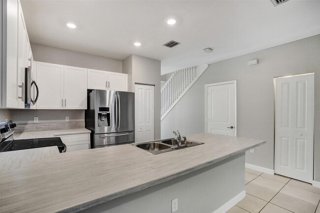 Foto del edificio - 389 NE 208th Terrace