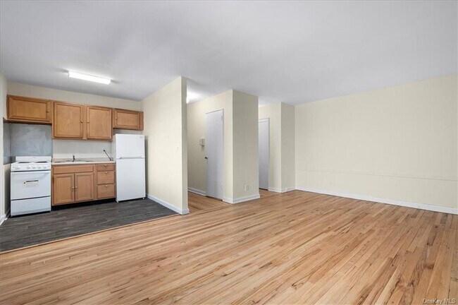 Foto del edificio - 437 Pelham Rd