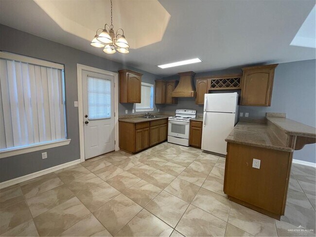 Building Photo - 700 W Bahamas