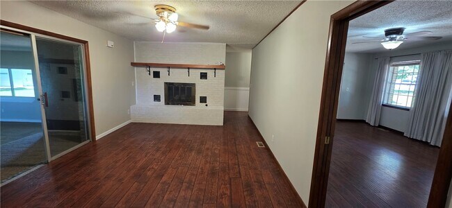 Building Photo - 3320 E Heritage Pkwy