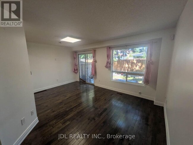 Building Photo - 5030 Heatherleigh Ave