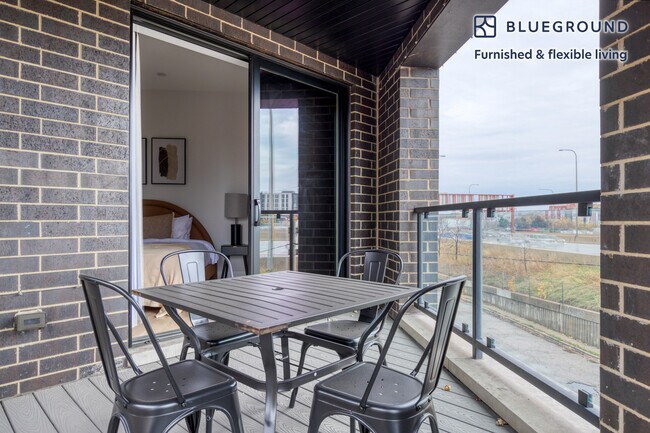 Building Photo - 2034 N Avondale Ave