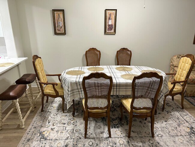 Building Photo - Living the Life!