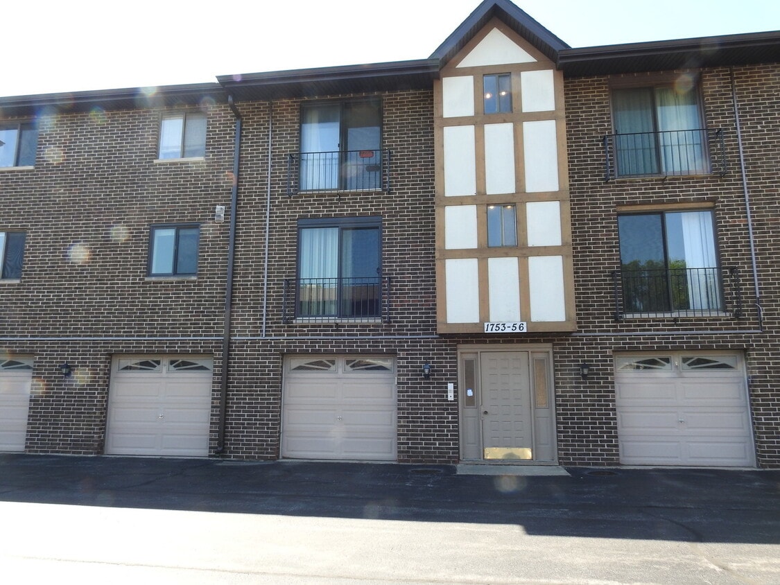 1753 S Washington St Unit 1753, Naperville, IL 60565 Condo for Rent
