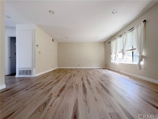 Foto del edificio - 1359 S Walnut St