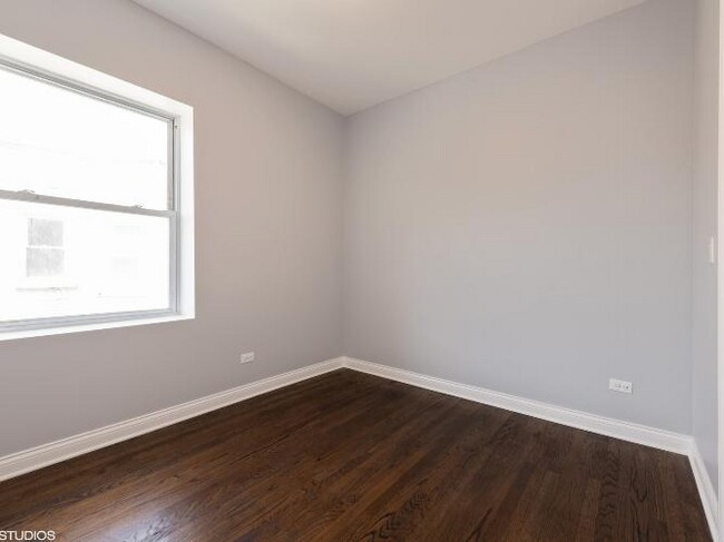 Building Photo - 5000 N Lawndale Ave