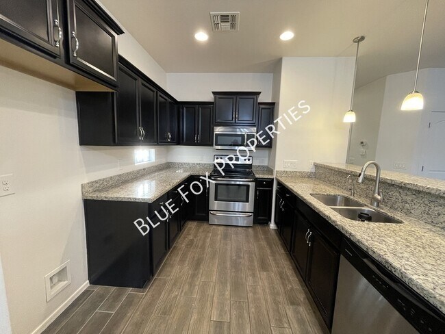 Foto del edificio - 8721 N Black Pine Dr