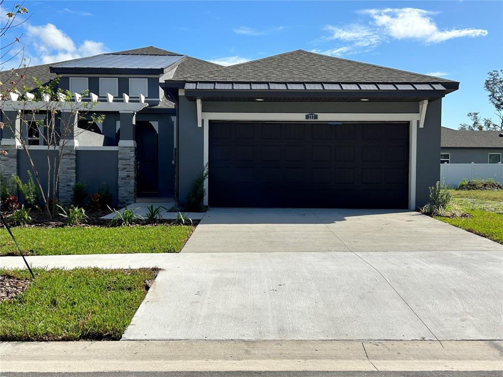 Primary Photo - 217 Villa Luna Ln