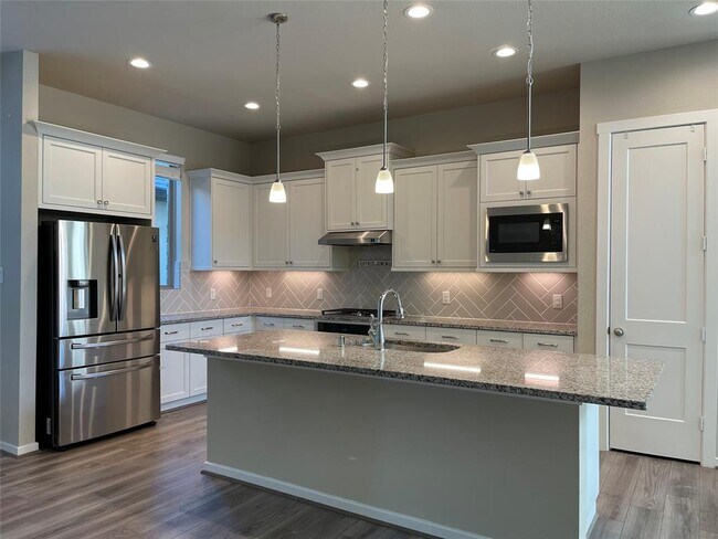 Building Photo - 2018 Pembrook Pl