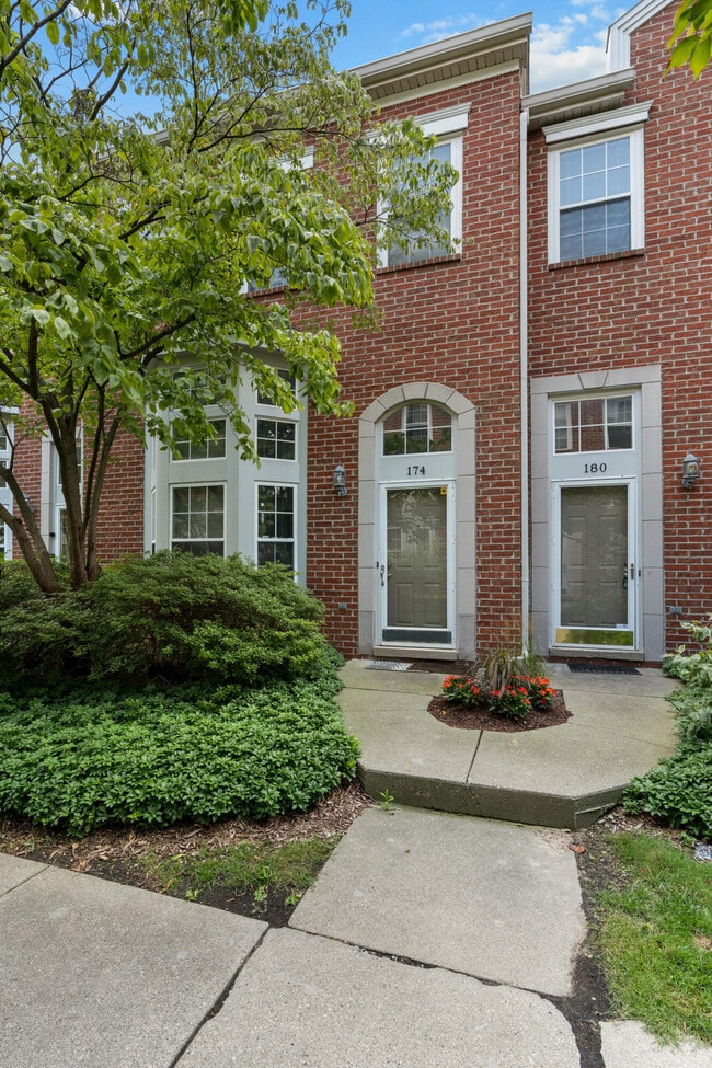 Building Photo - 174 Georgetown Square S