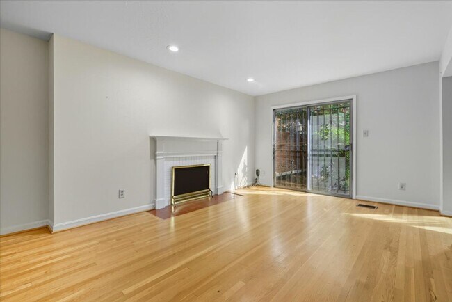Foto del edificio - Beautiful Arlington Townhouse with 3 Beds ...