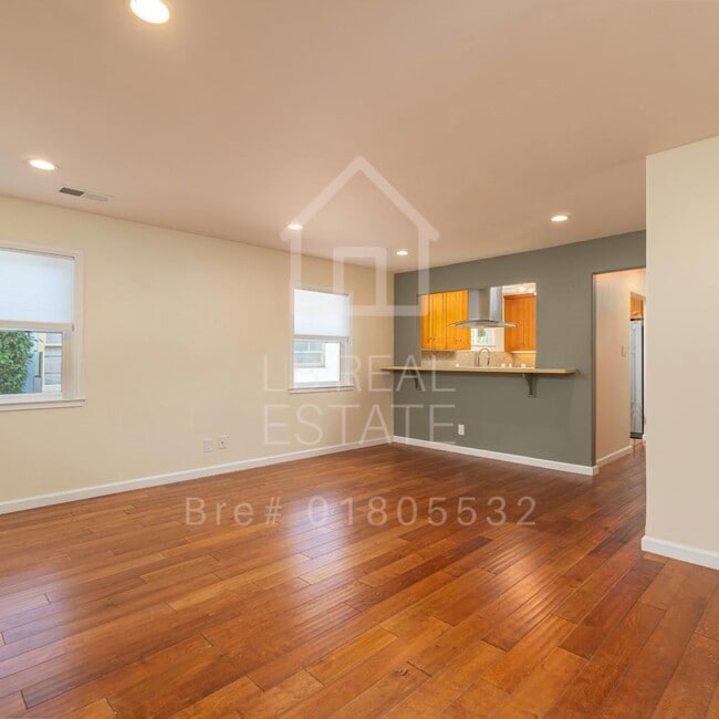 Foto del edificio - 1382 Sir Francis Drake Blvd