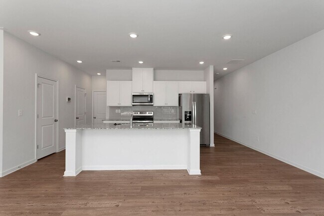 Building Photo - Modern & Spacious 3BR End Unit Townhome in...