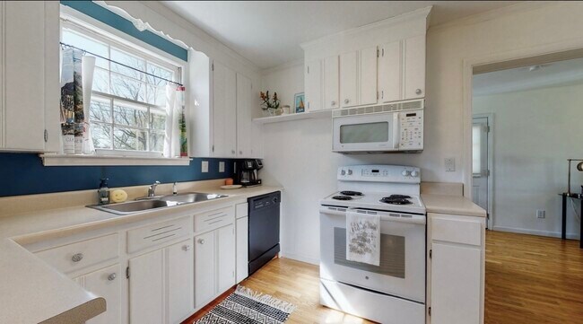 Foto del edificio - 3720 Norma Dr