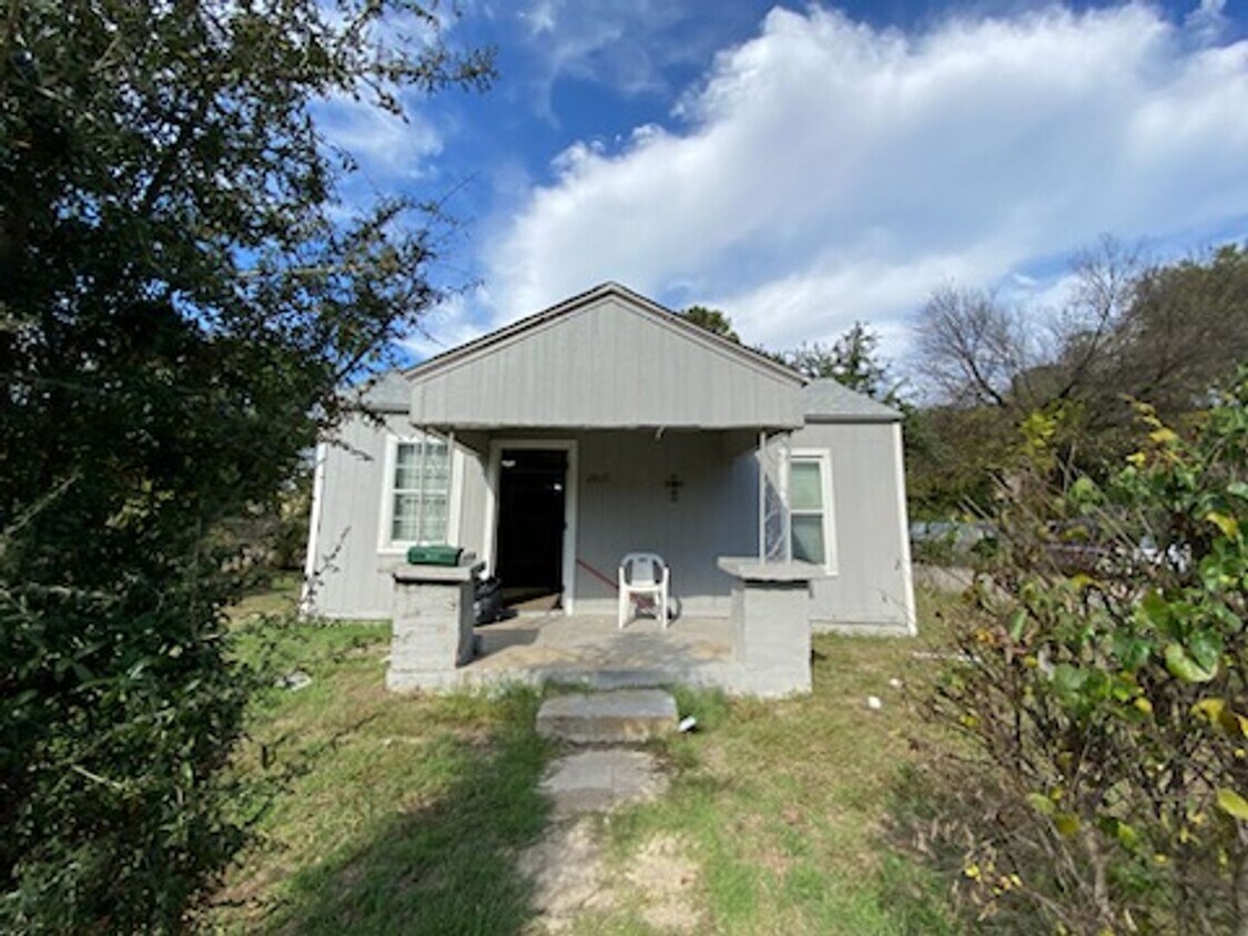 2415 Bethurum Ave, Dallas, TX 75215 House Rental in Dallas, TX