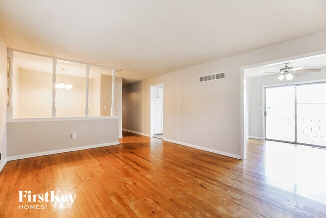 Foto del edificio - 8405 Elm Ave