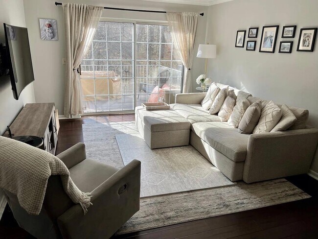 Foto del edificio - 253 Riveredge Dr