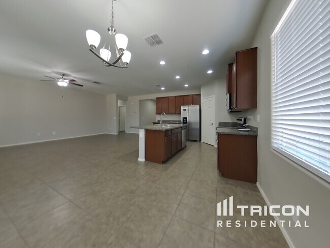 Foto del edificio - 18646 W Hatcher Rd