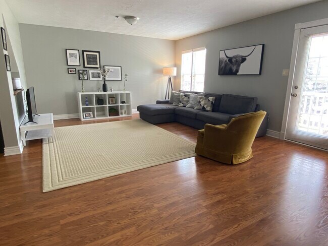 Foto del edificio - 1420 Meadowbrook Dr