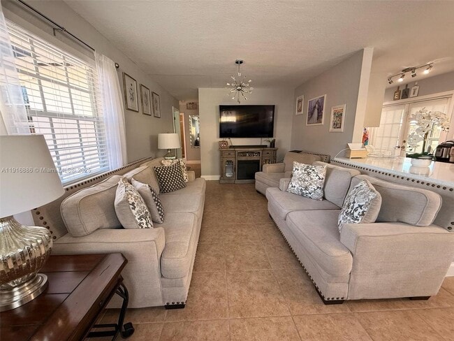 Foto del edificio - 11007 SW 3rd St