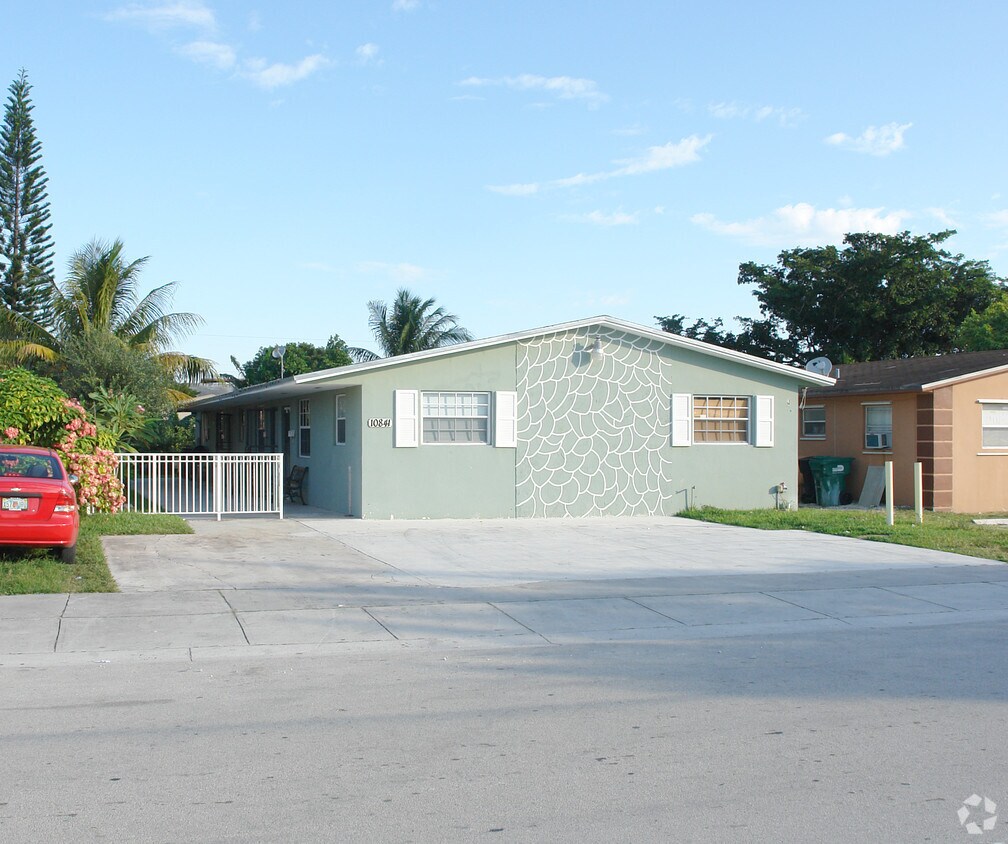 Primary Photo - 10841 SW 7th St