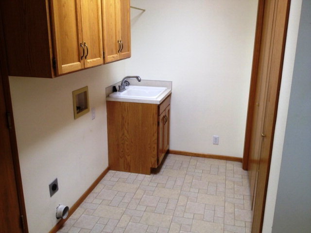 Building Photo - Ground level Home