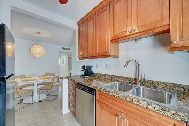 Building Photo - 2020 NE 56th St