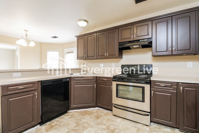 Foto del edificio - 712 Ridge Rd