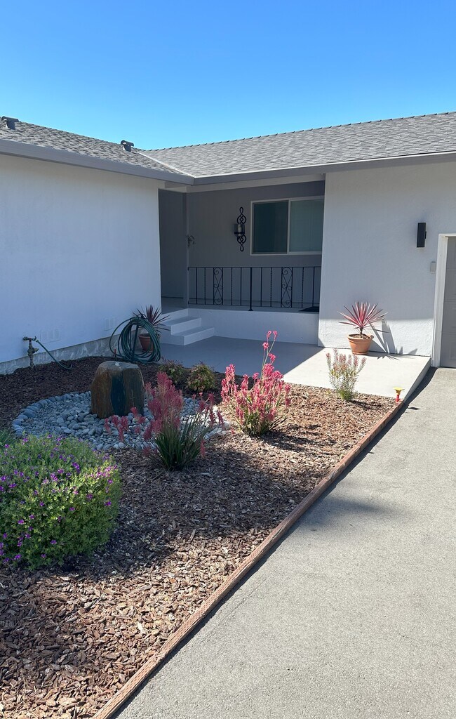 Building Photo - 3054 Strawberry Hill Rd