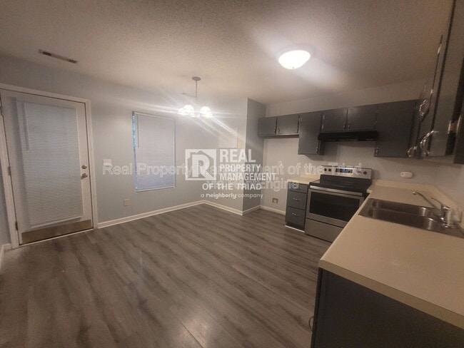 Foto del edificio - 153 Westmont Dr