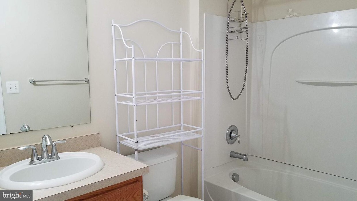 23309 Deets Manor Ct Unit 2142, Clarksburg, MD 20871 Condo for Rent in Clarksburg, MD