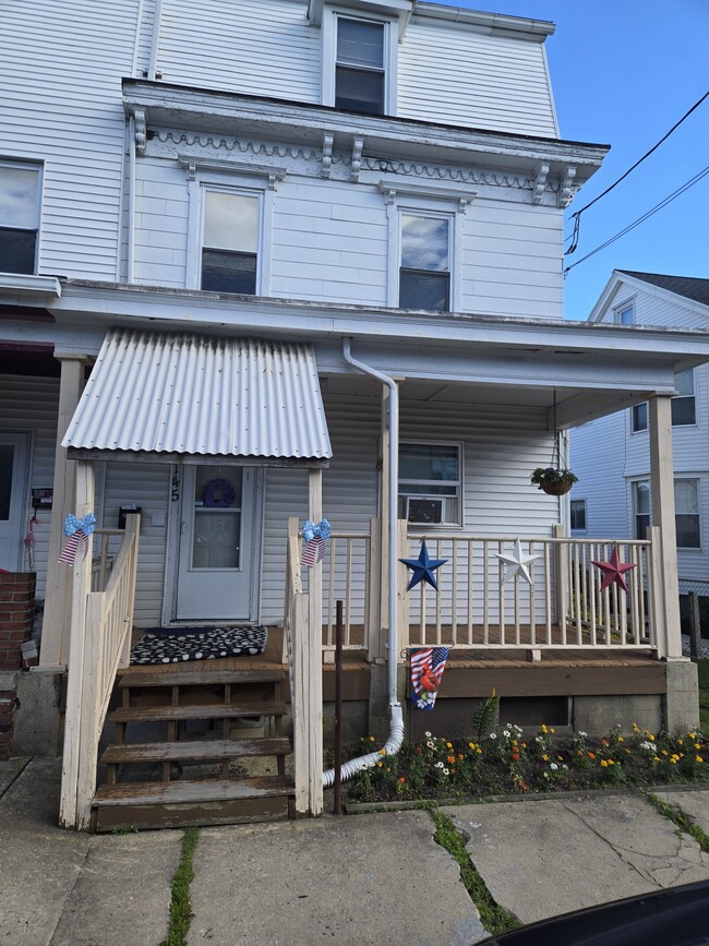 Building Photo - 145 W White St